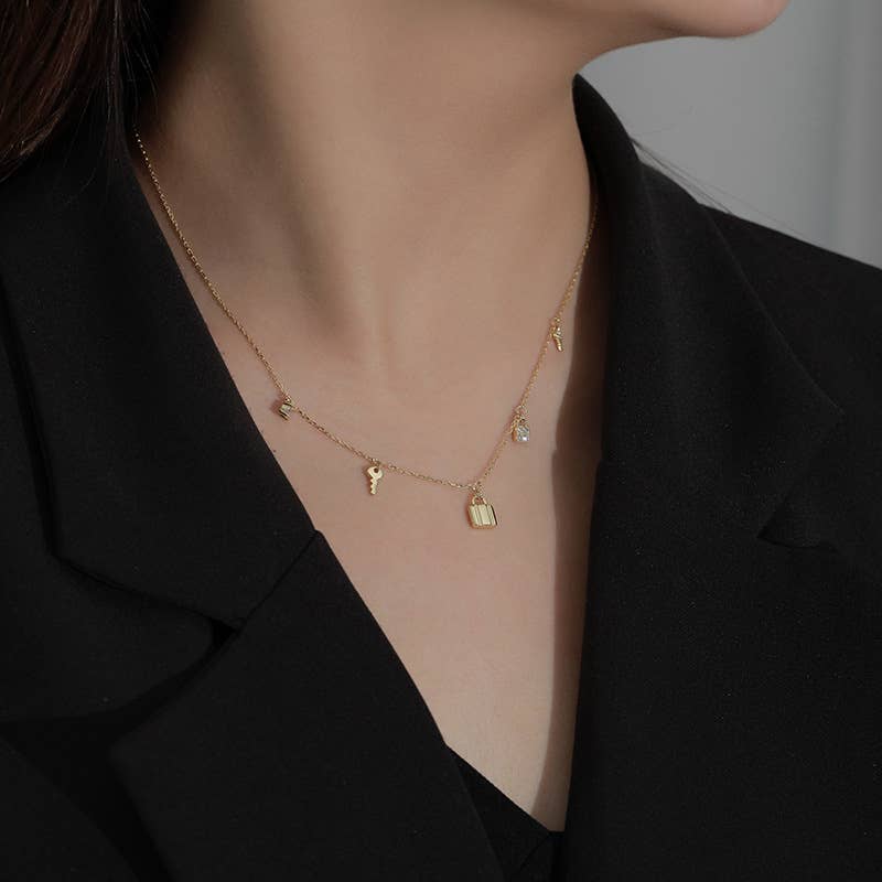 S925 Sterling Silver Elegant Love Lock Necklace: Silver