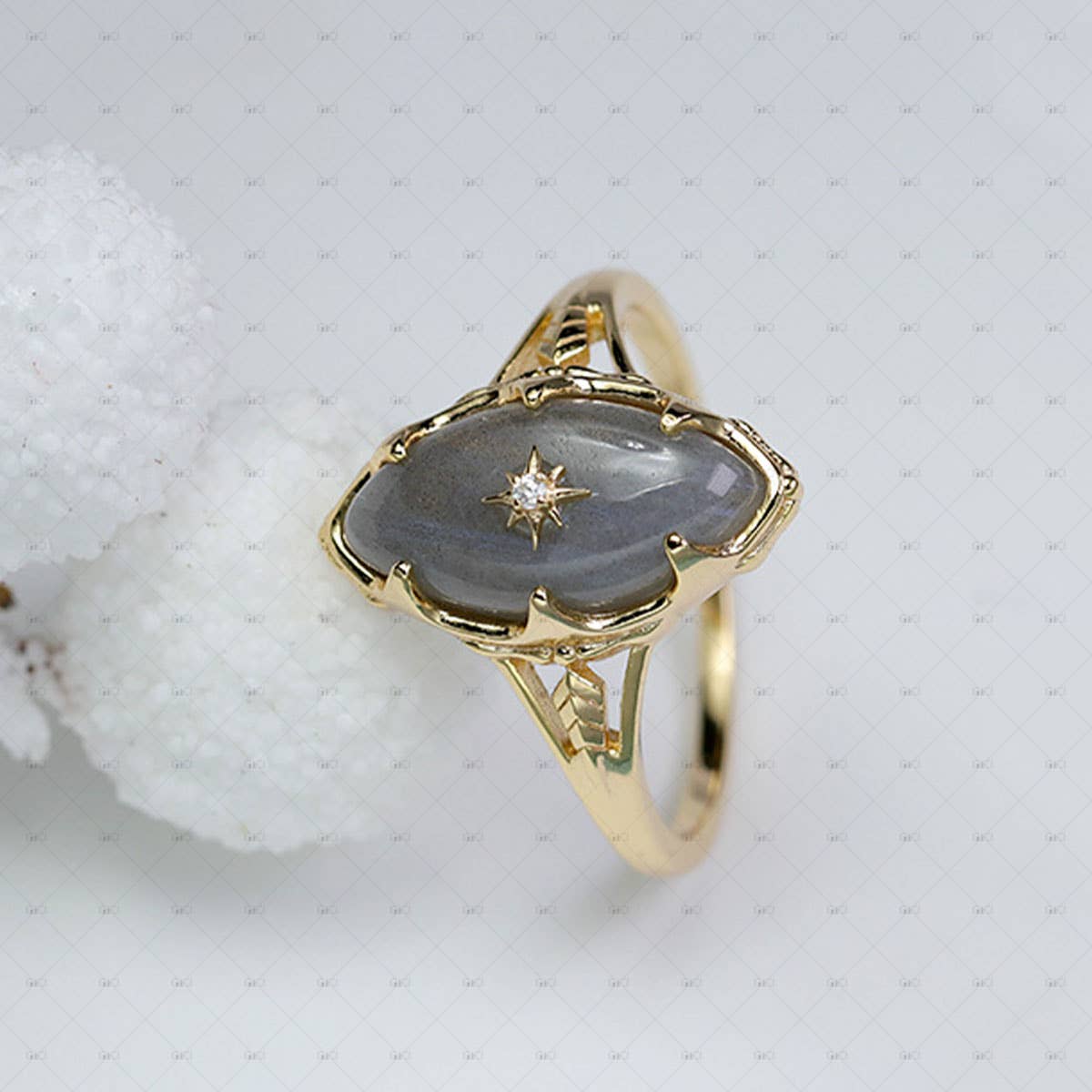 S925 Silver 14k Gold Plated Star Gray Oval Labradorite Ring: 6 N1/2
