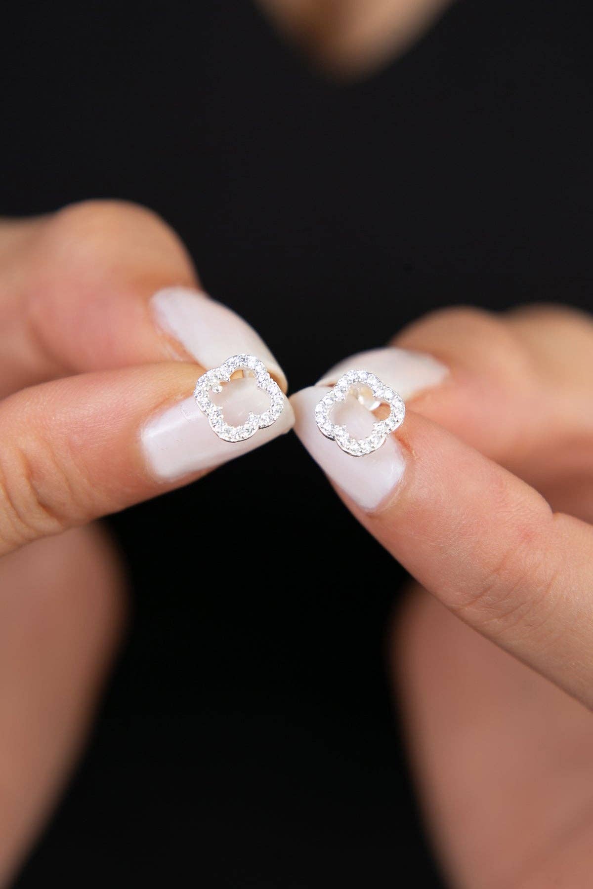 Women's Flower Design 925 Sterling Silver Earrings: SILVER