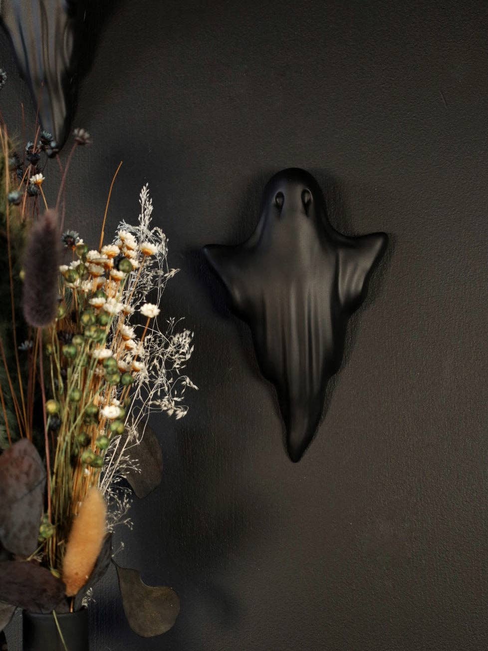 Ghost Wall Hanging Phantom: Gold / Phantom