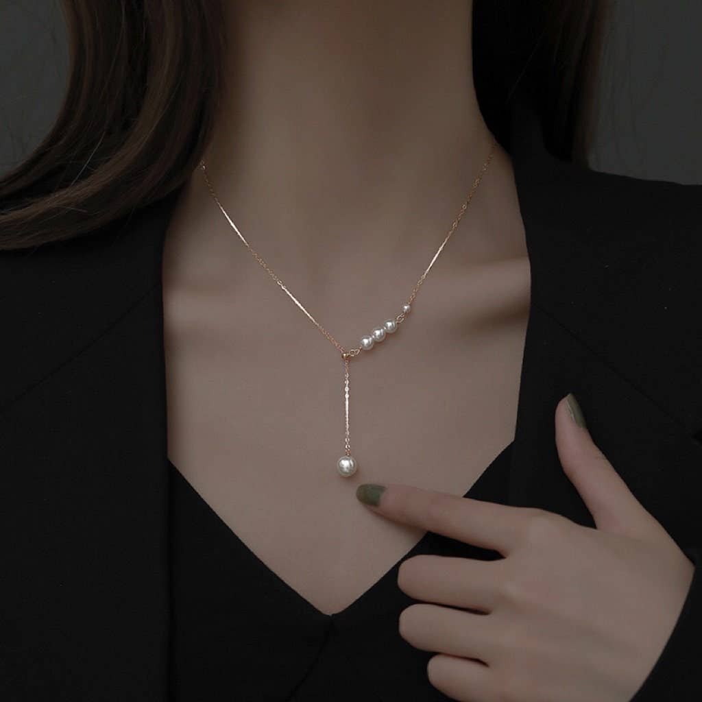 Simple Elegant Pearl Pendant Necklace in 925 Sterling Silver: Gold