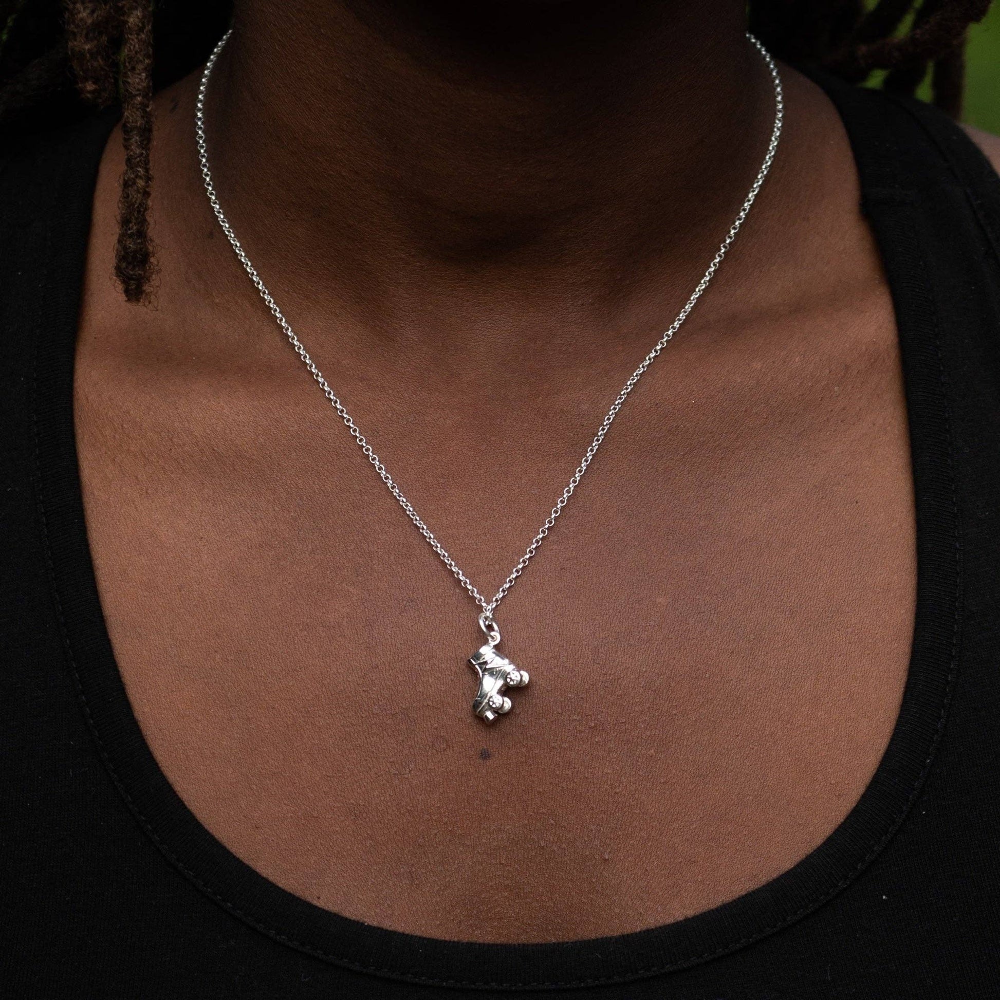 Roller Skate Necklace: Chain: 40-45cm / 18k Gold Plated Sterling Silver