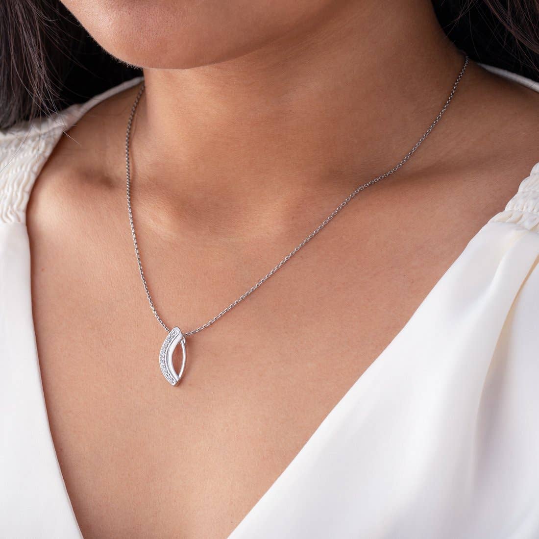 Sterling Silver Enchanted Open Leaf Pendant Hypoallergenic & 925 Sterling silver chain