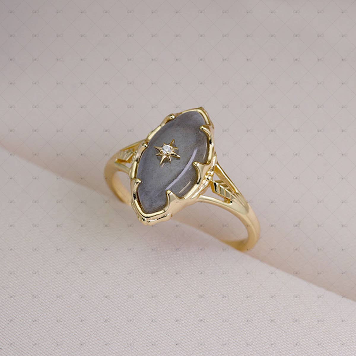 S925 Silver 14k Gold Plated Star Gray Oval Labradorite Ring: 8 N1/2