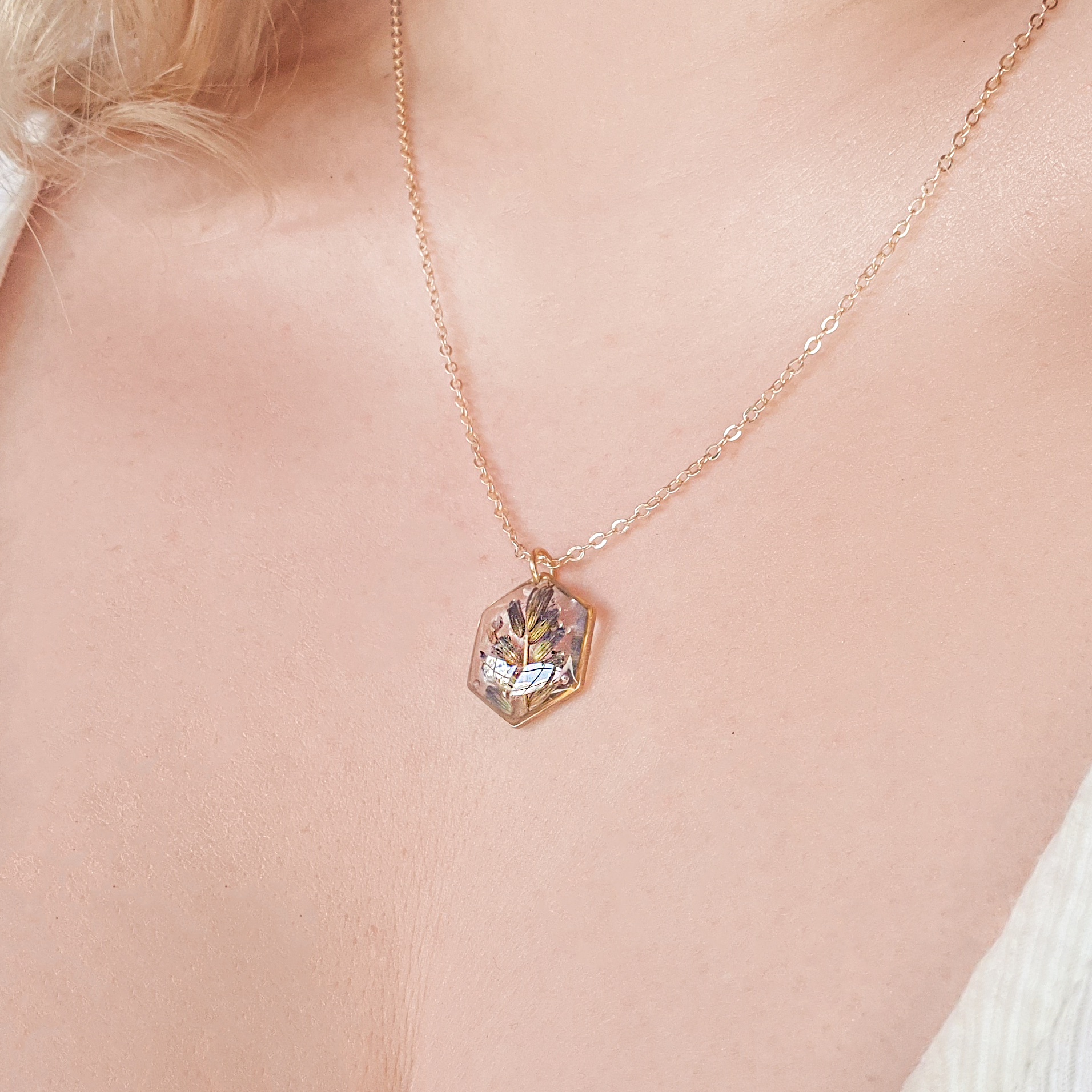 hexagon necklace with real dried lavender: Silver Plated