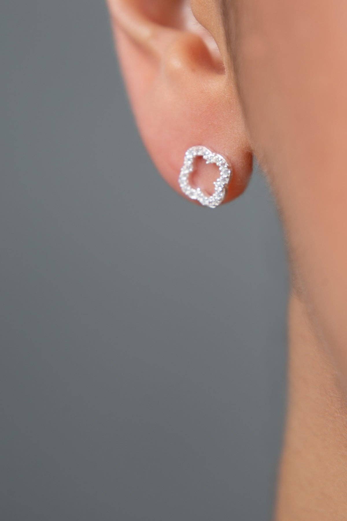 Women's Flower Design 925 Sterling Silver Earrings: SILVER
