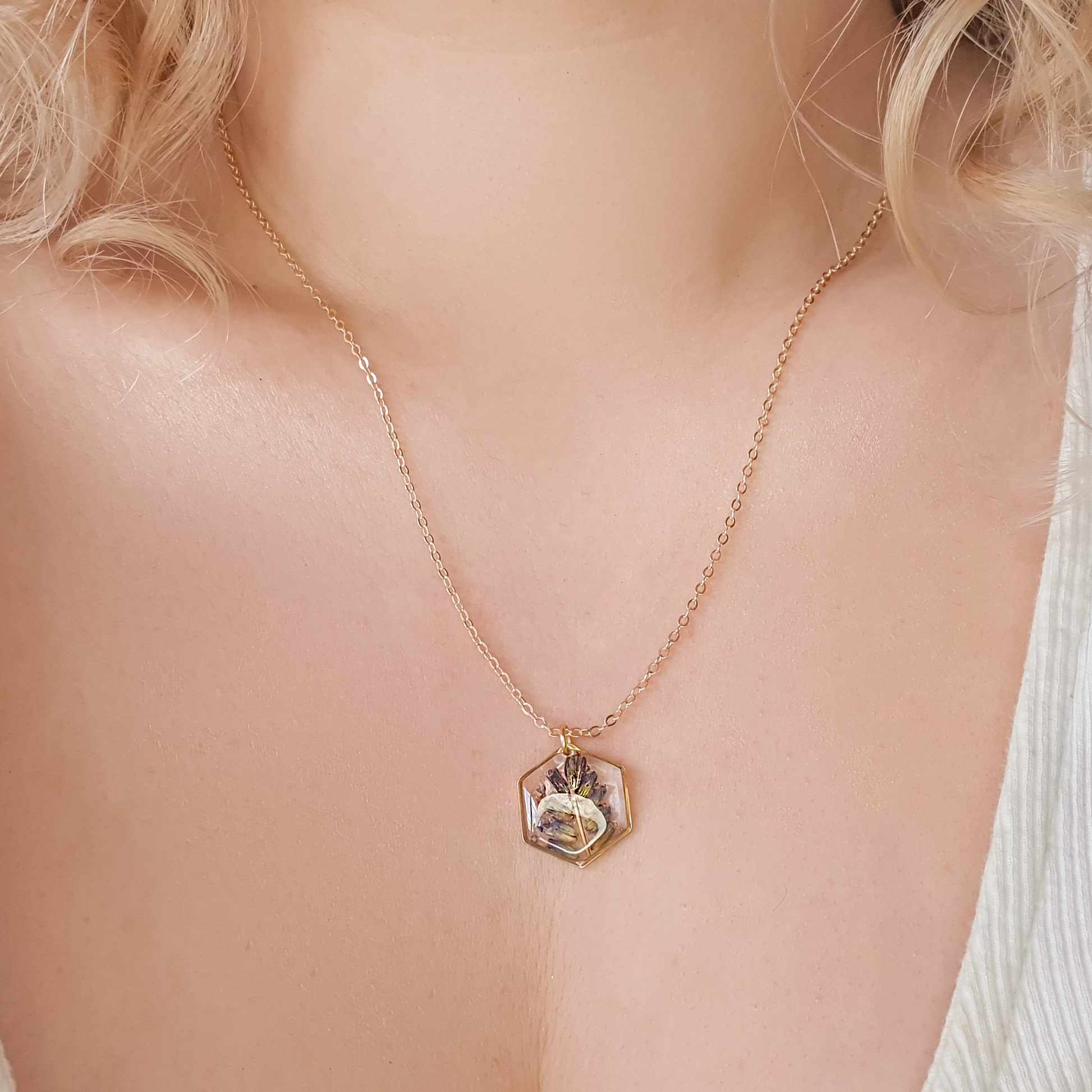 hexagon necklace with real dried lavender: Silver Plated