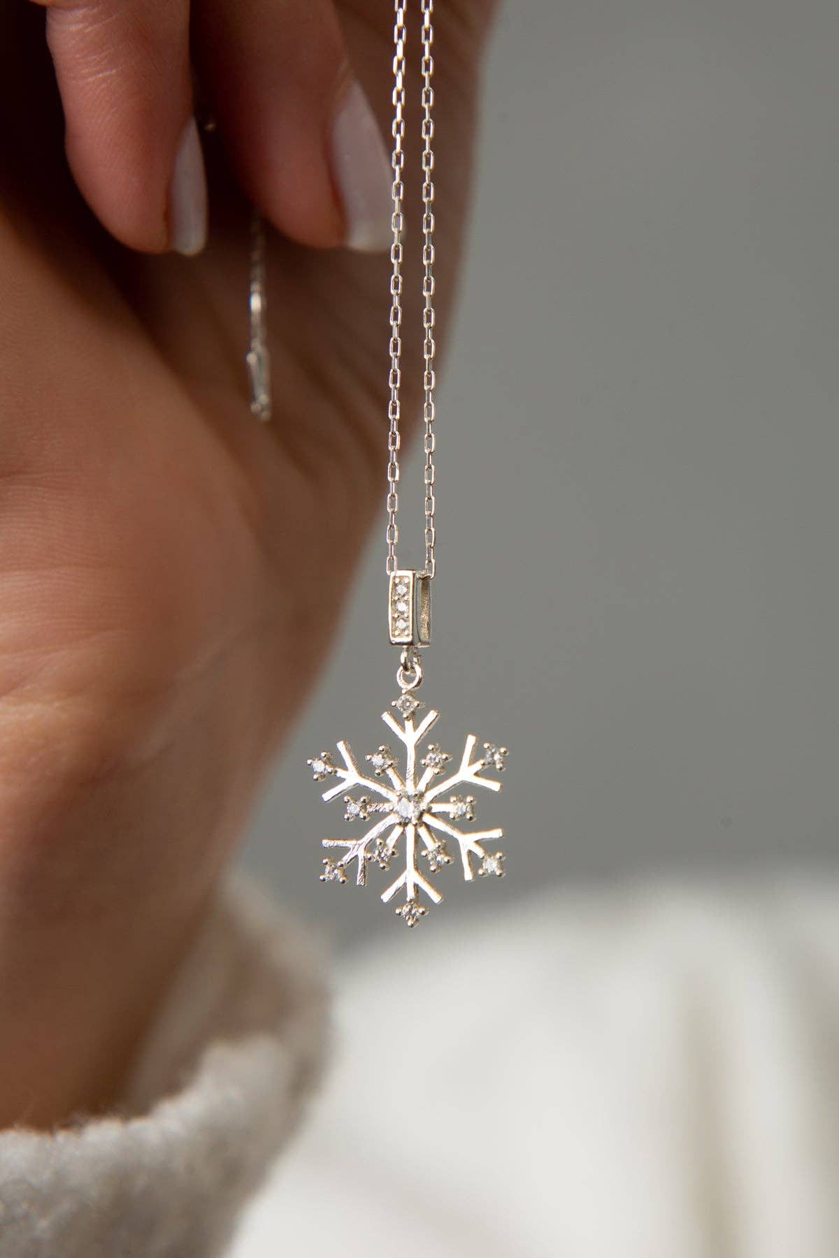Wolesale Women's Snowflake Design 925 Sterling Silver Necklace: SILVER