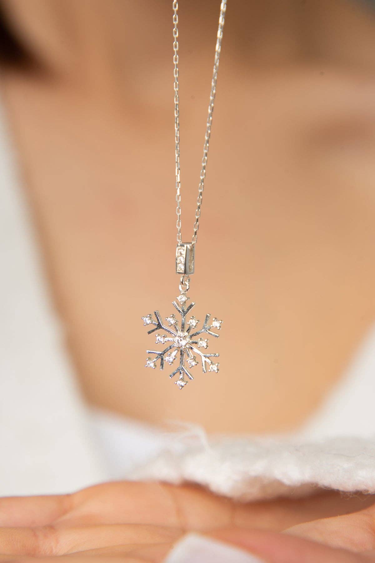 Wolesale Women's Snowflake Design 925 Sterling Silver Necklace: SILVER