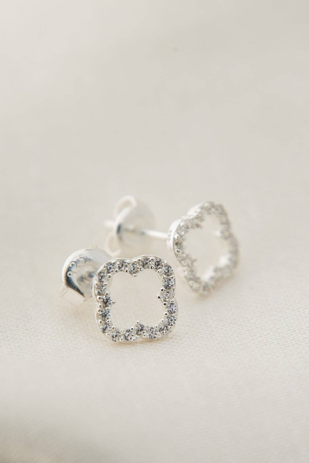 Women's Flower Design 925 Sterling Silver Earrings: SILVER