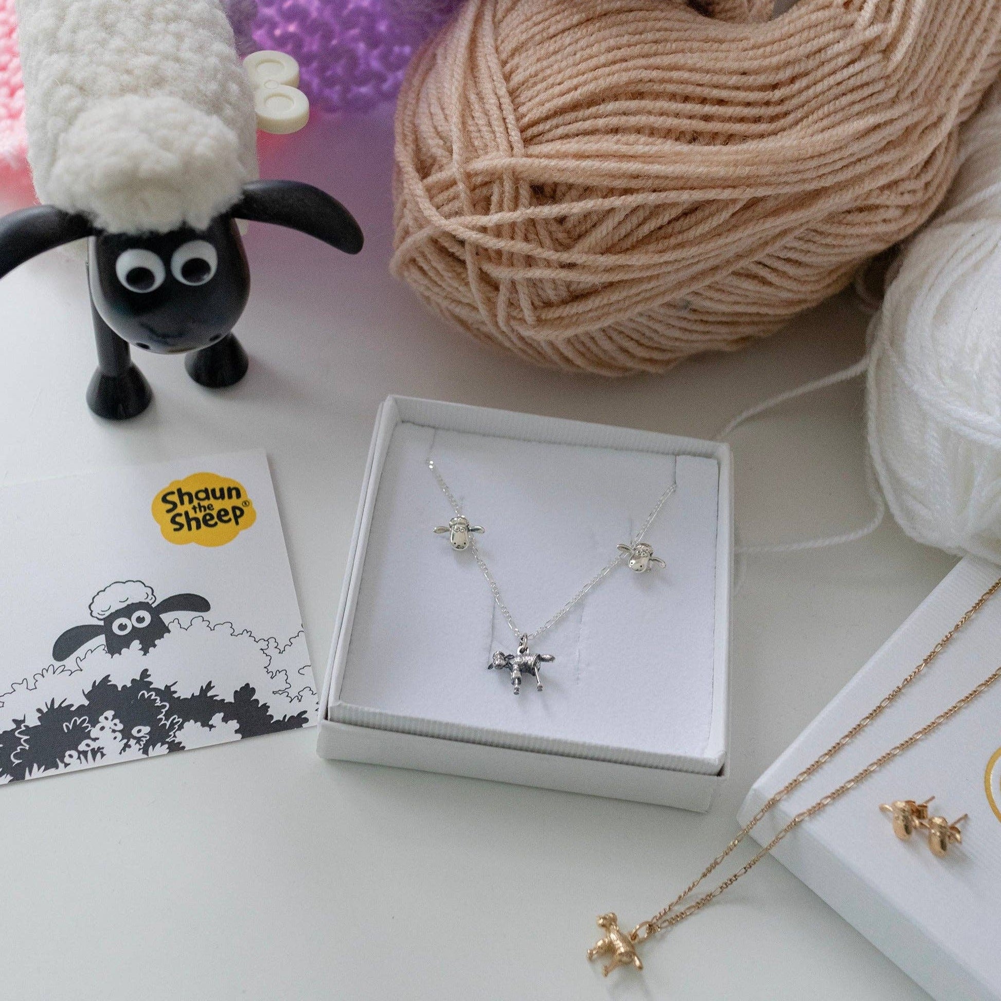 Shaun The Sheep in a Jumper Necklace (Sterling Silver): Fine Figaro Chain