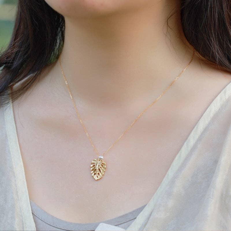 Monstera Leaf Pearl Pendant Necklace in 925 Sterling Silver