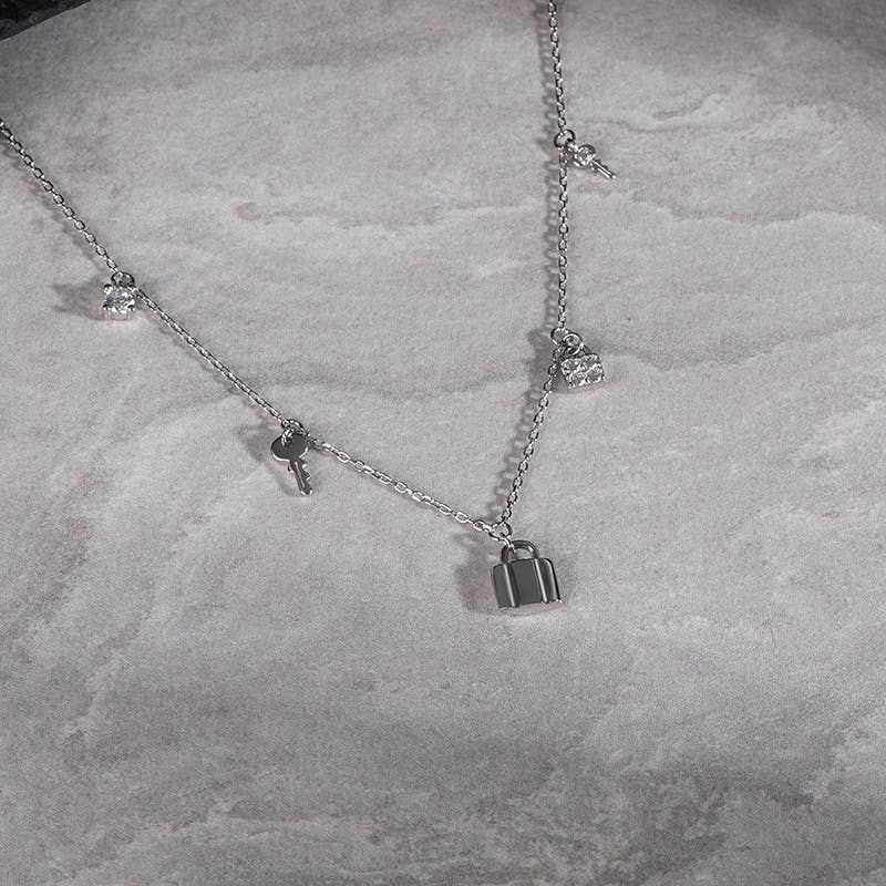 S925 Sterling Silver Elegant Love Lock Necklace: Silver
