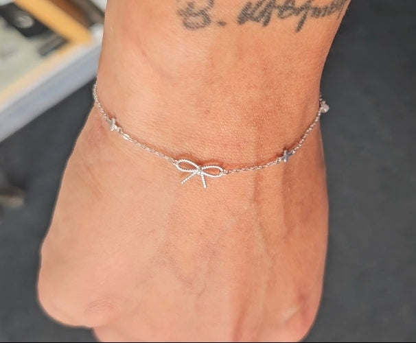 Bow Tie Four Leaf Clover Bracelet in 925 Sterling Silver: Silver