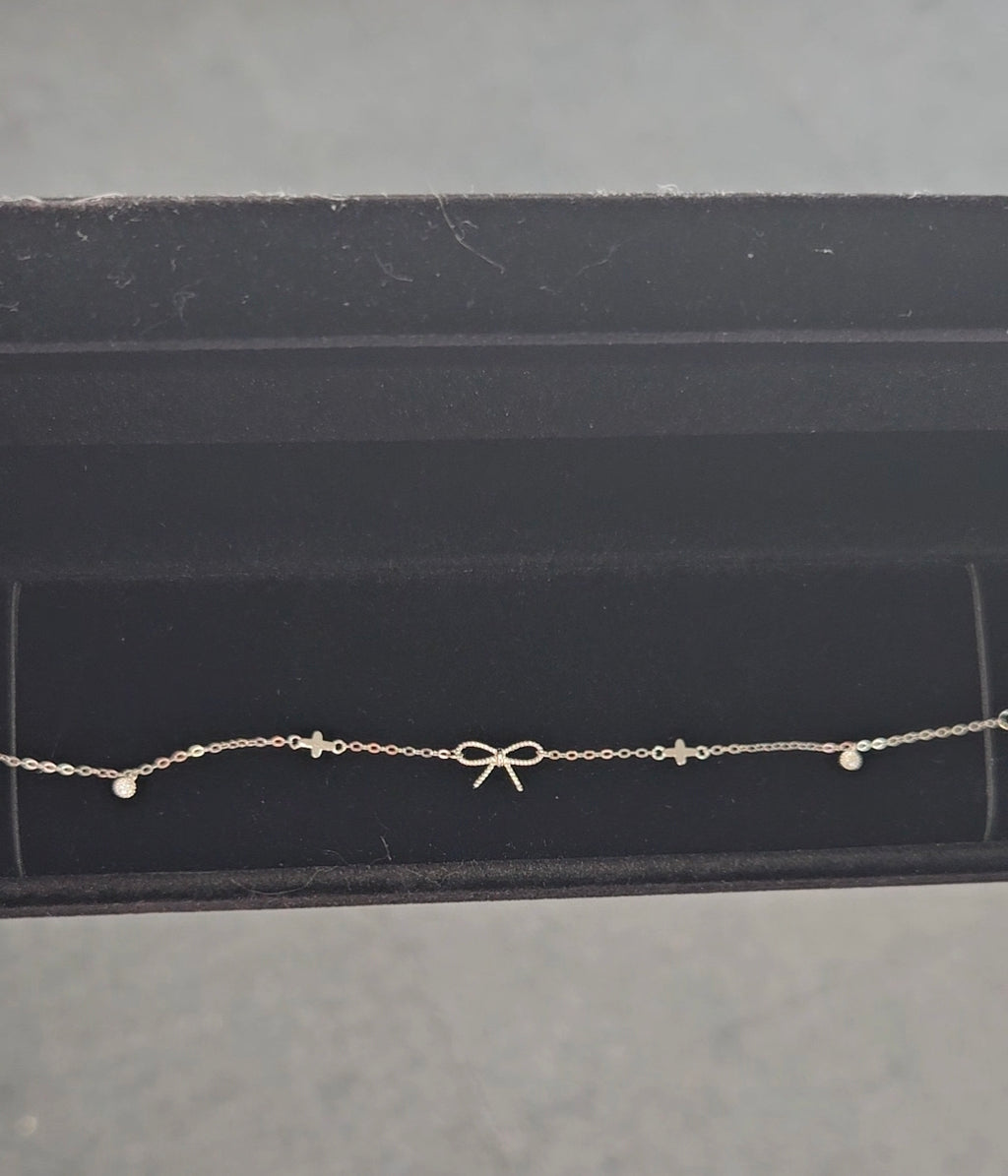 Bow Tie Four Leaf Clover Bracelet in 925 Sterling Silver: Silver